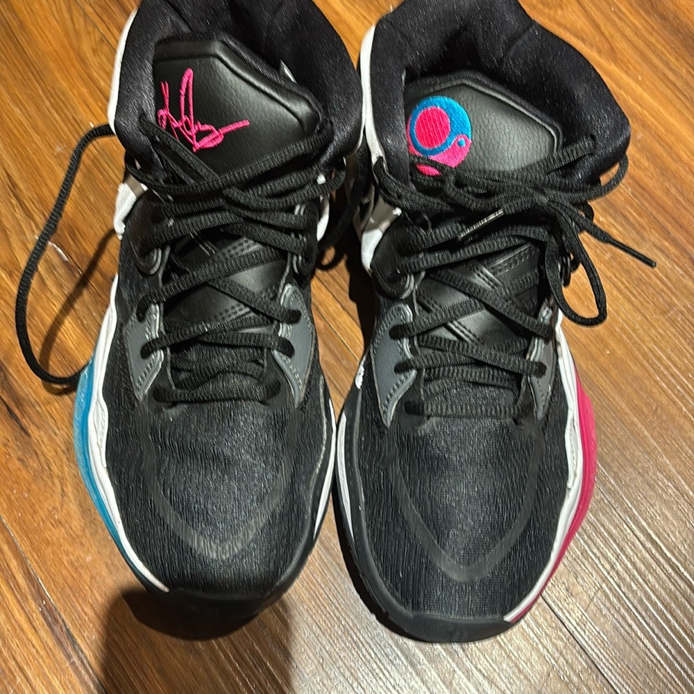 Kyrie Infiniti men’s size 9 1/2